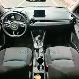 Toyota Yaris 2019 Blue