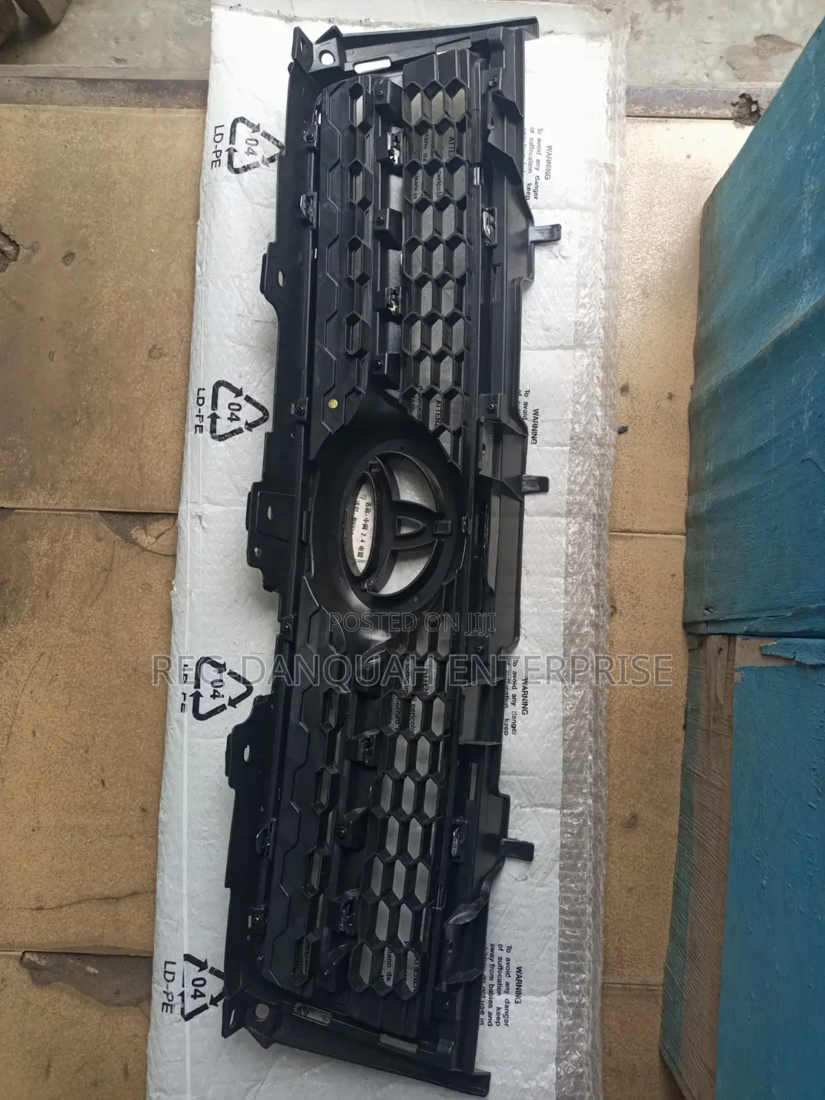 Toyota RAV4 2010-2012 Grille