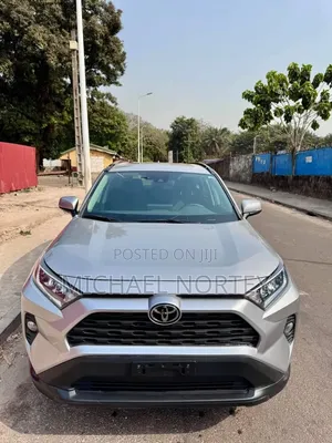 Toyota RAV4 XLE 2021 Beige