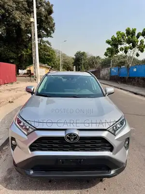 Toyota RAV4 XLE 2021 Beige