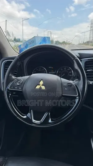 Mitsubishi Outlander SE FWD 2018 White