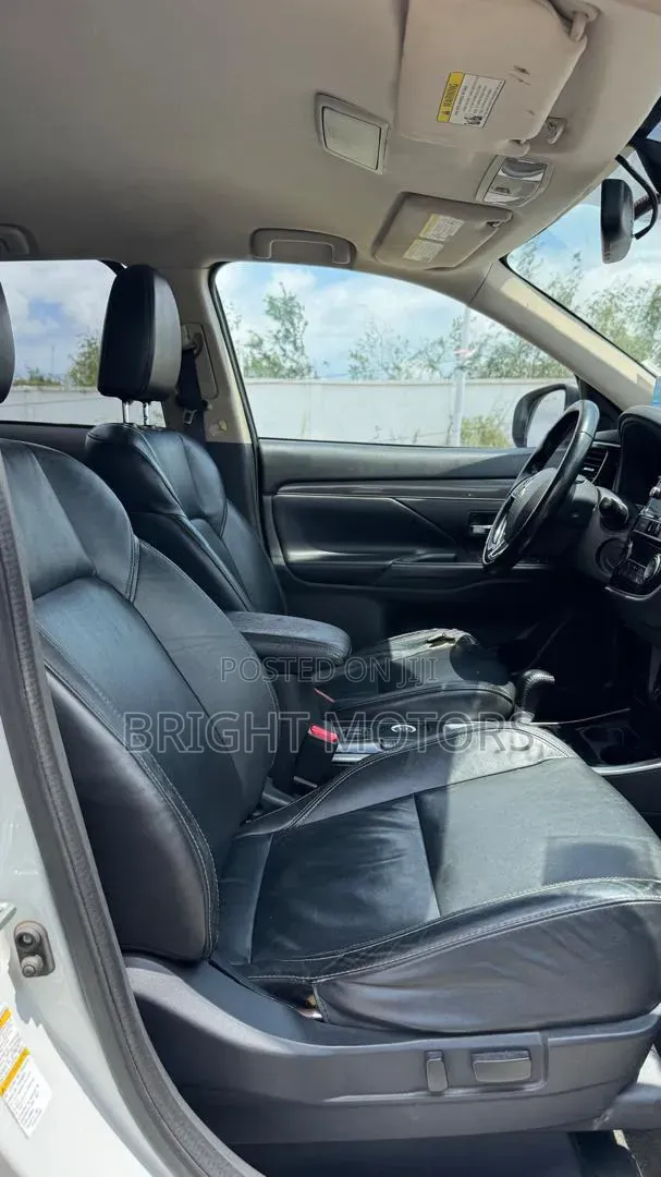 Mitsubishi Outlander SE FWD 2018 White