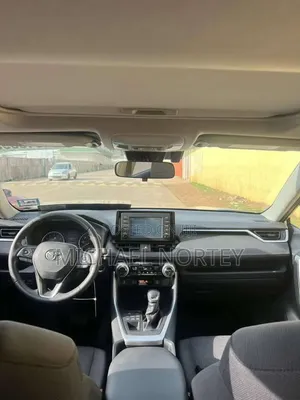 Toyota RAV4 XLE 2021 Beige