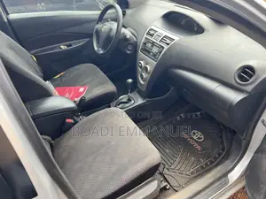 Toyota Yaris 2010 Silver