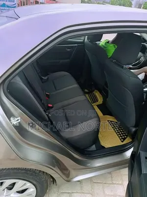Toyota Corolla LE (1.8L 4cyl 2A) 2018 Gray