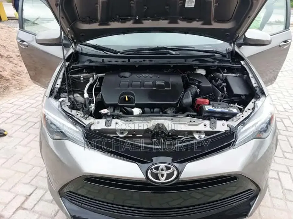 Toyota Corolla LE (1.8L 4cyl 2A) 2018 Gray