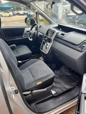 Toyota Voxy 2012 Silver
