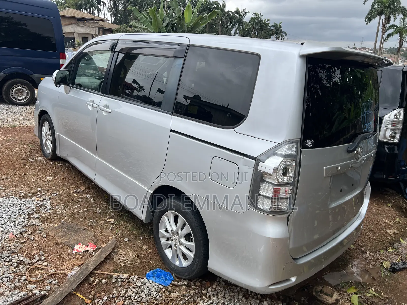 Toyota Voxy 2012 Silver