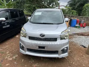 Toyota Voxy 2012 Silver