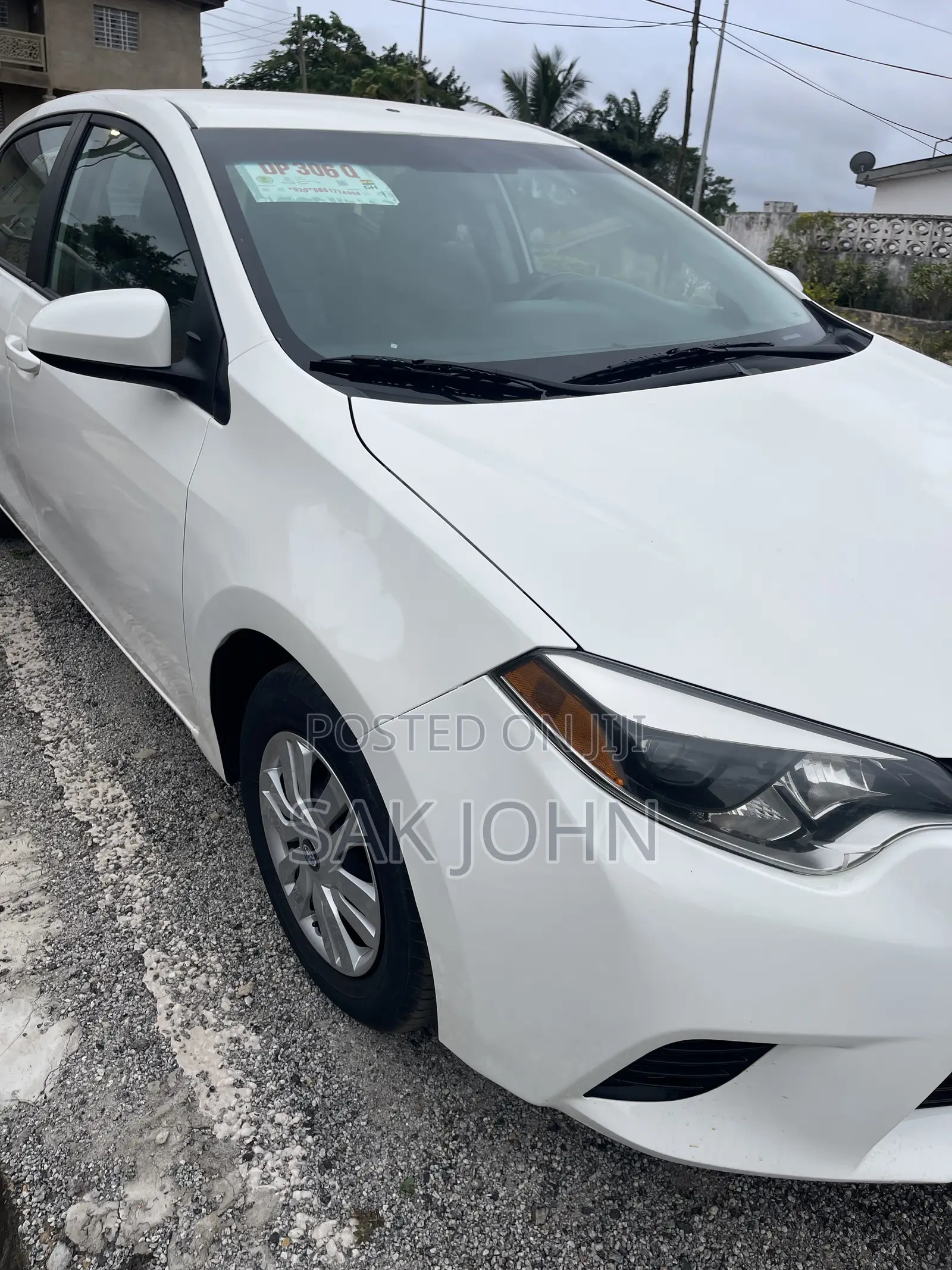 Toyota Corolla LE Eco 4dr Sedan (1.8L 4cyl CVT) 2016 White