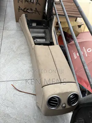 Mercedes Benz C300 Arm Rest Available