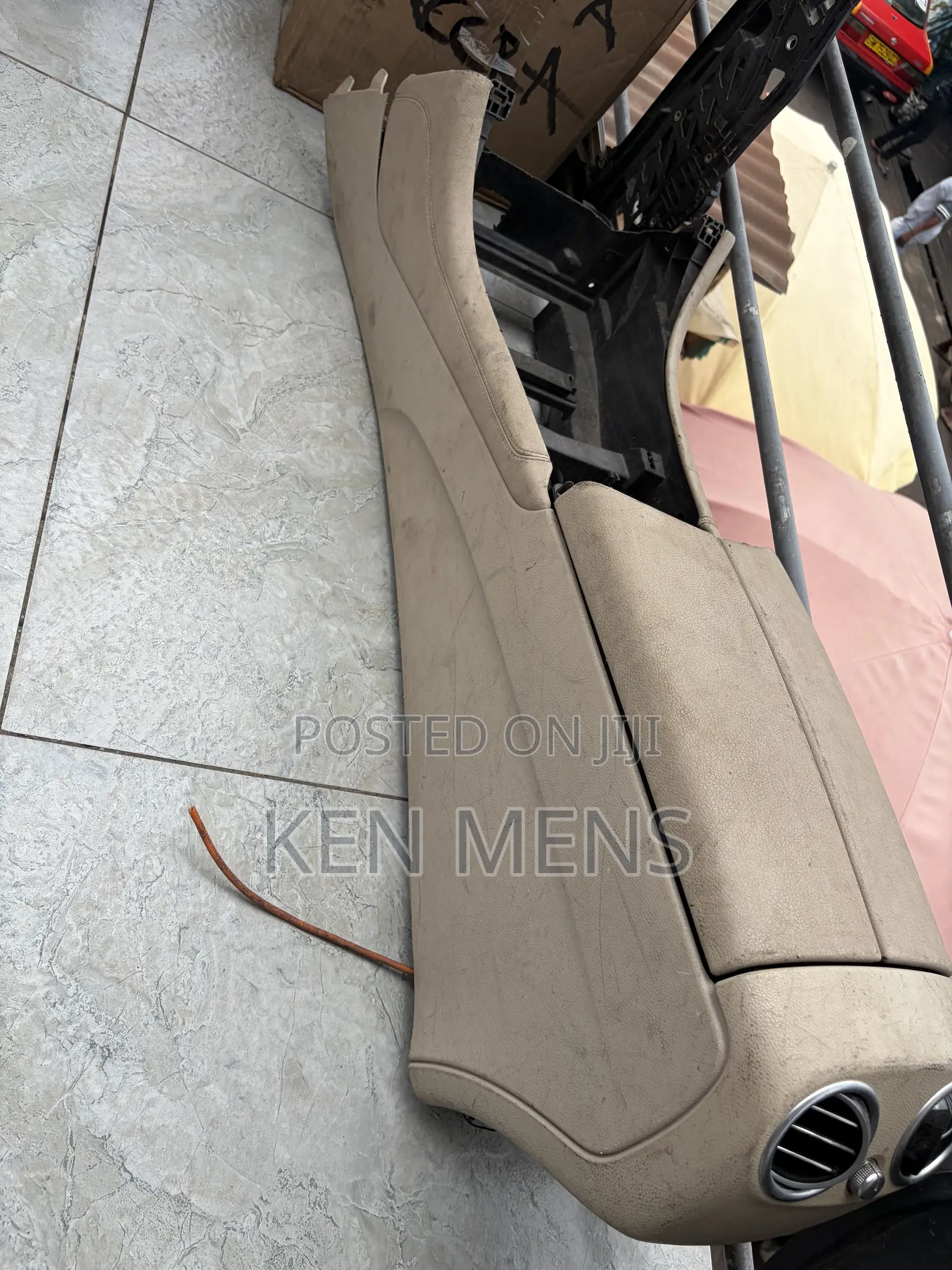 Mercedes Benz C300 Arm Rest Available