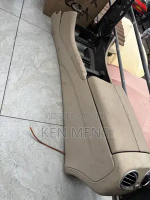 Mercedes Benz C300 Arm Rest Available