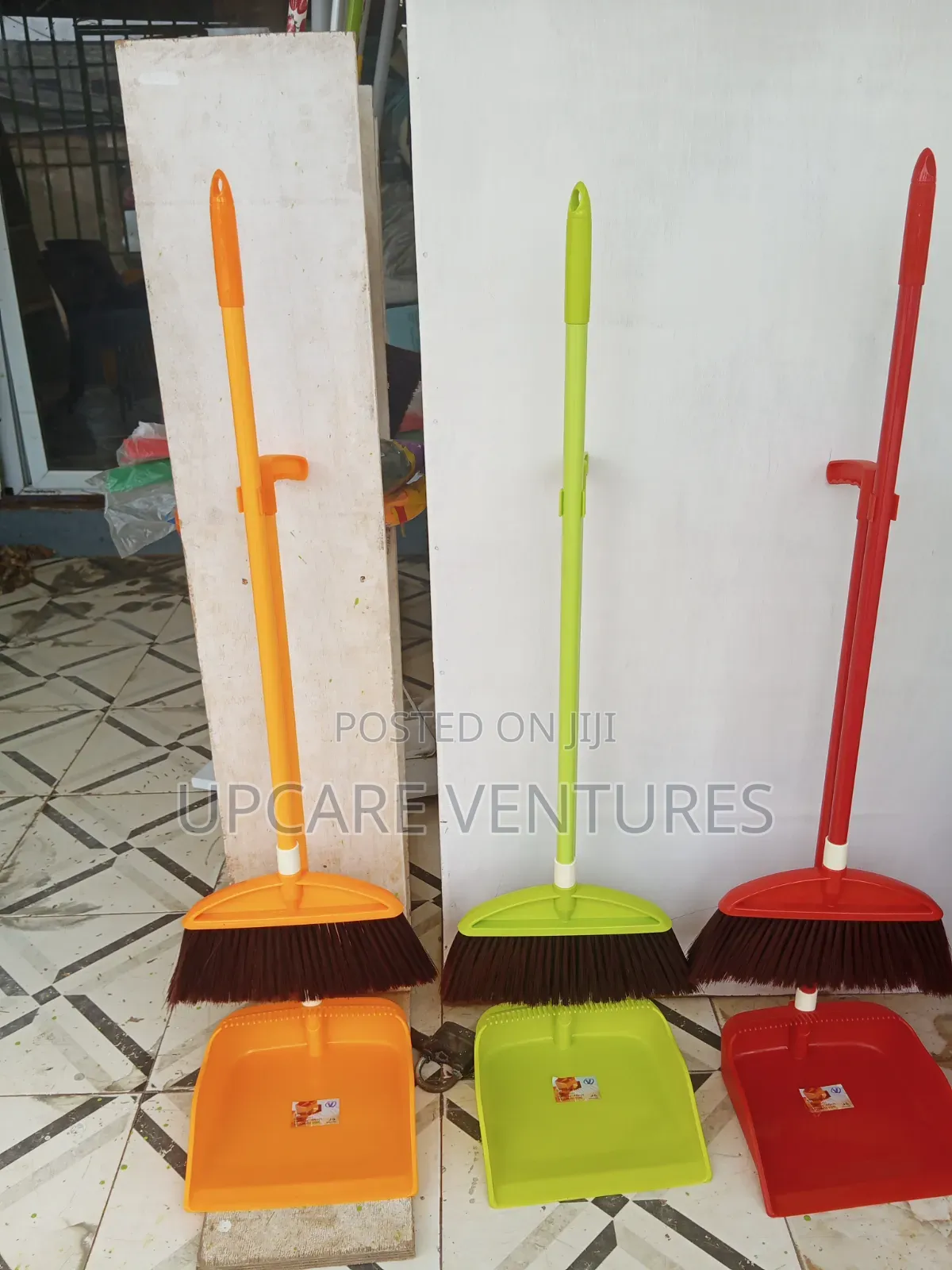 Broom With Standing Dustpan