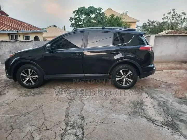Toyota RAV4 XLE AWD (2.5L 4cyl 6A) 2017 Matt Black