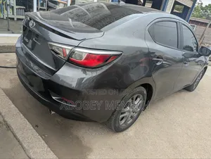 Toyota Yaris 1.5 Sedan L 2020 Gray
