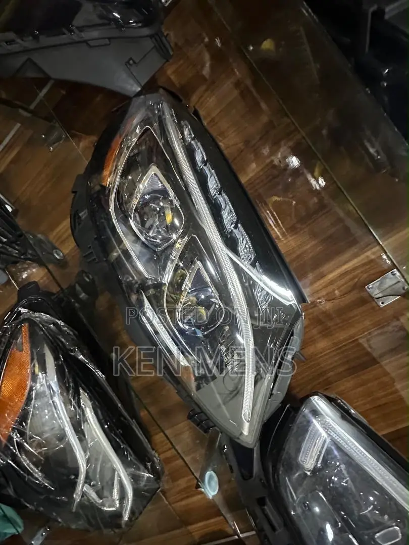 Mercedes Benz C300 Double Charger Headlight Available