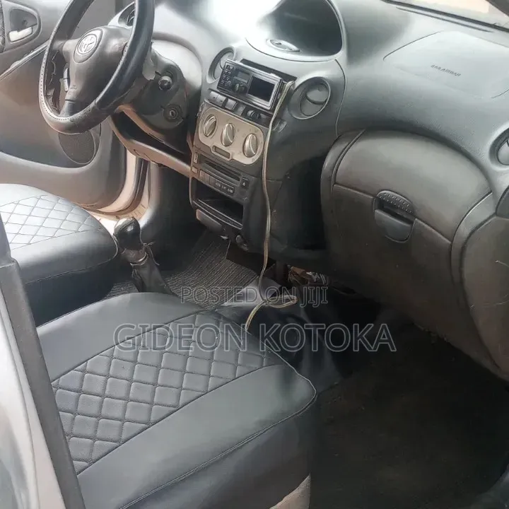Toyota Yaris 1.3 2006 Gray