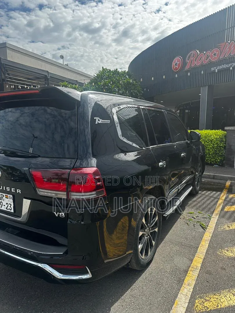 Toyota Land Cruiser 4.6 V8 GX 2015 Black