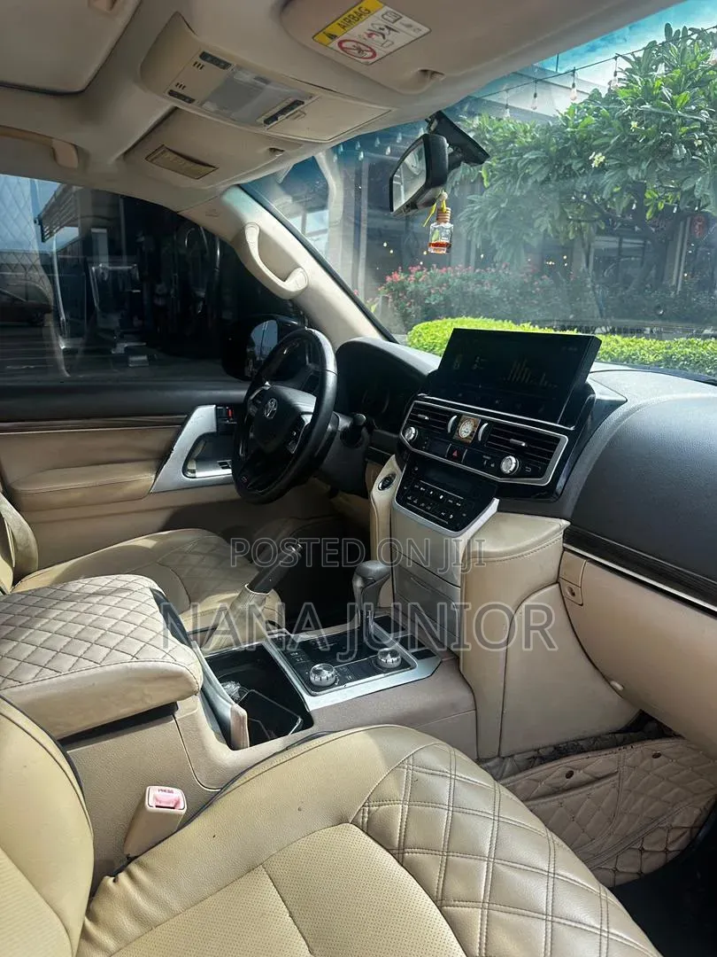 Toyota Land Cruiser 4.6 V8 GX 2015 Black