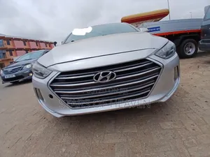 Hyundai Elantra 2018 Silver