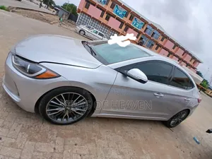 Hyundai Elantra 2018 Silver