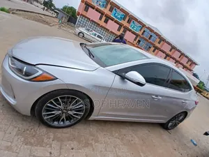 Hyundai Elantra 2018 Silver