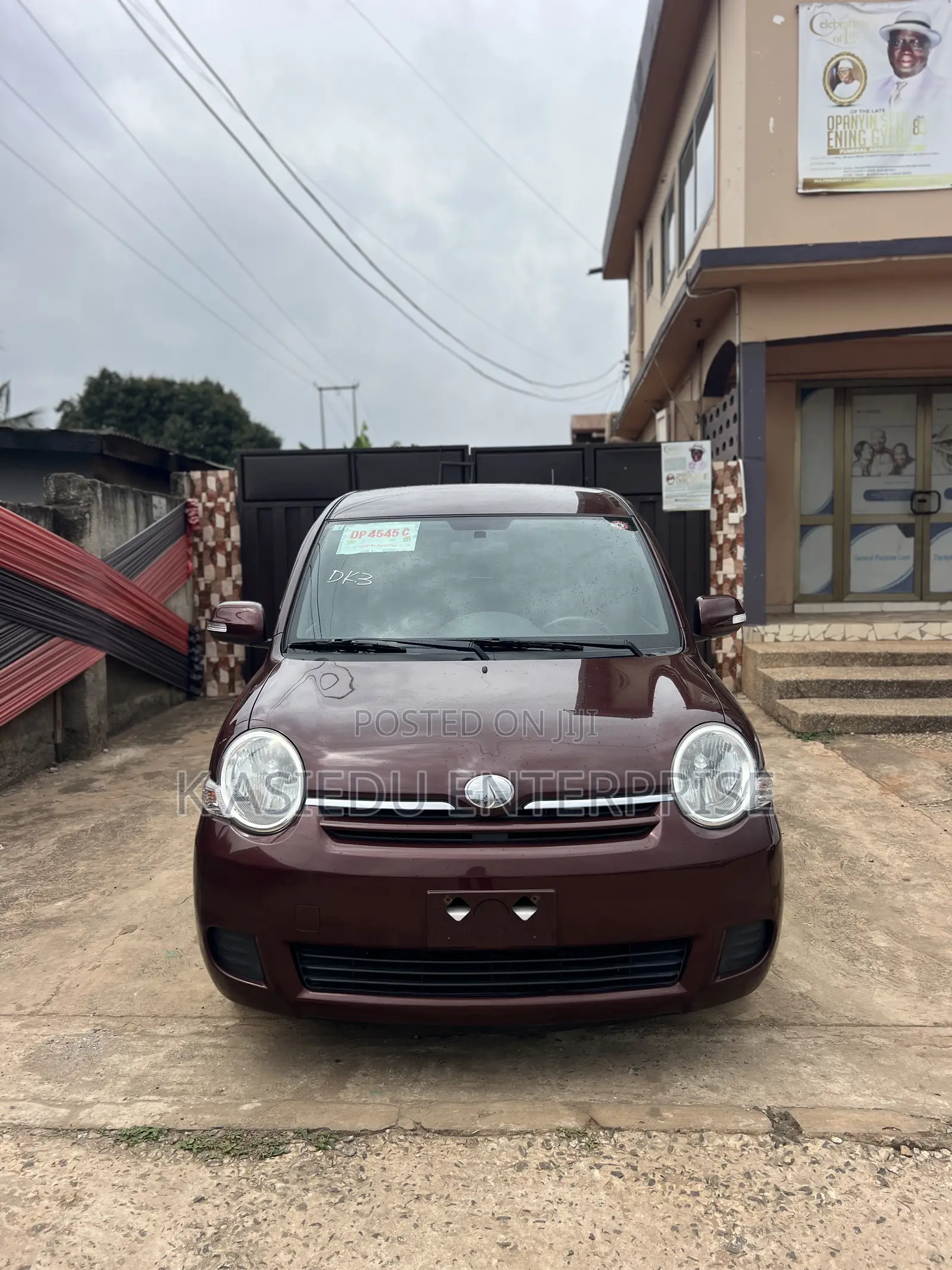 Toyota Sienta 1.5 FWD 2012 Burgundy