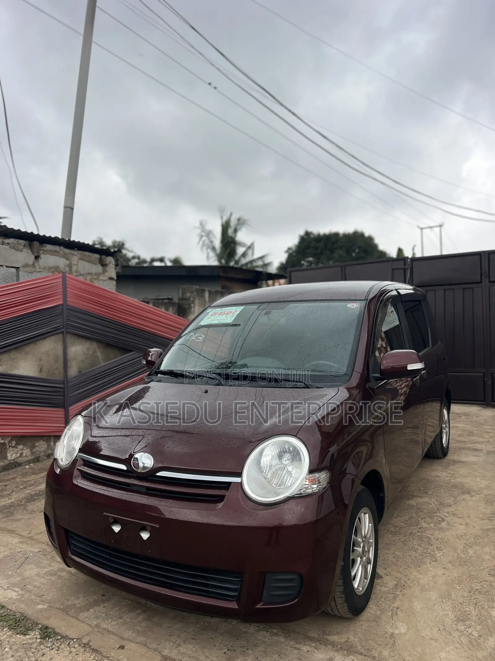 Toyota Sienta 1.5 FWD 2012 Burgundy