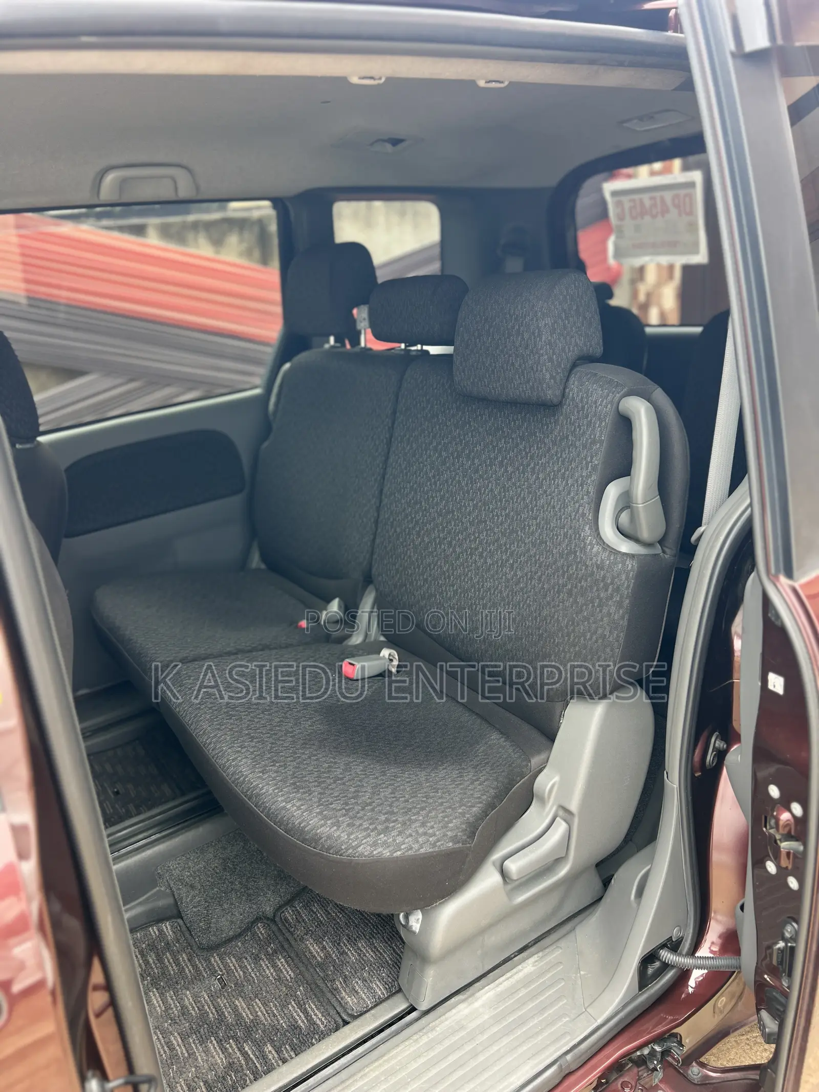 Toyota Sienta 1.5 FWD 2012 Burgundy