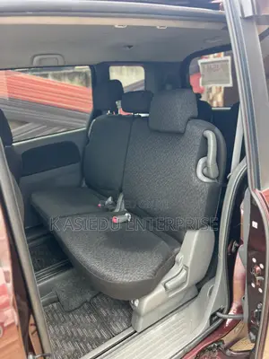 Toyota Sienta 1.5 FWD 2012 Burgundy