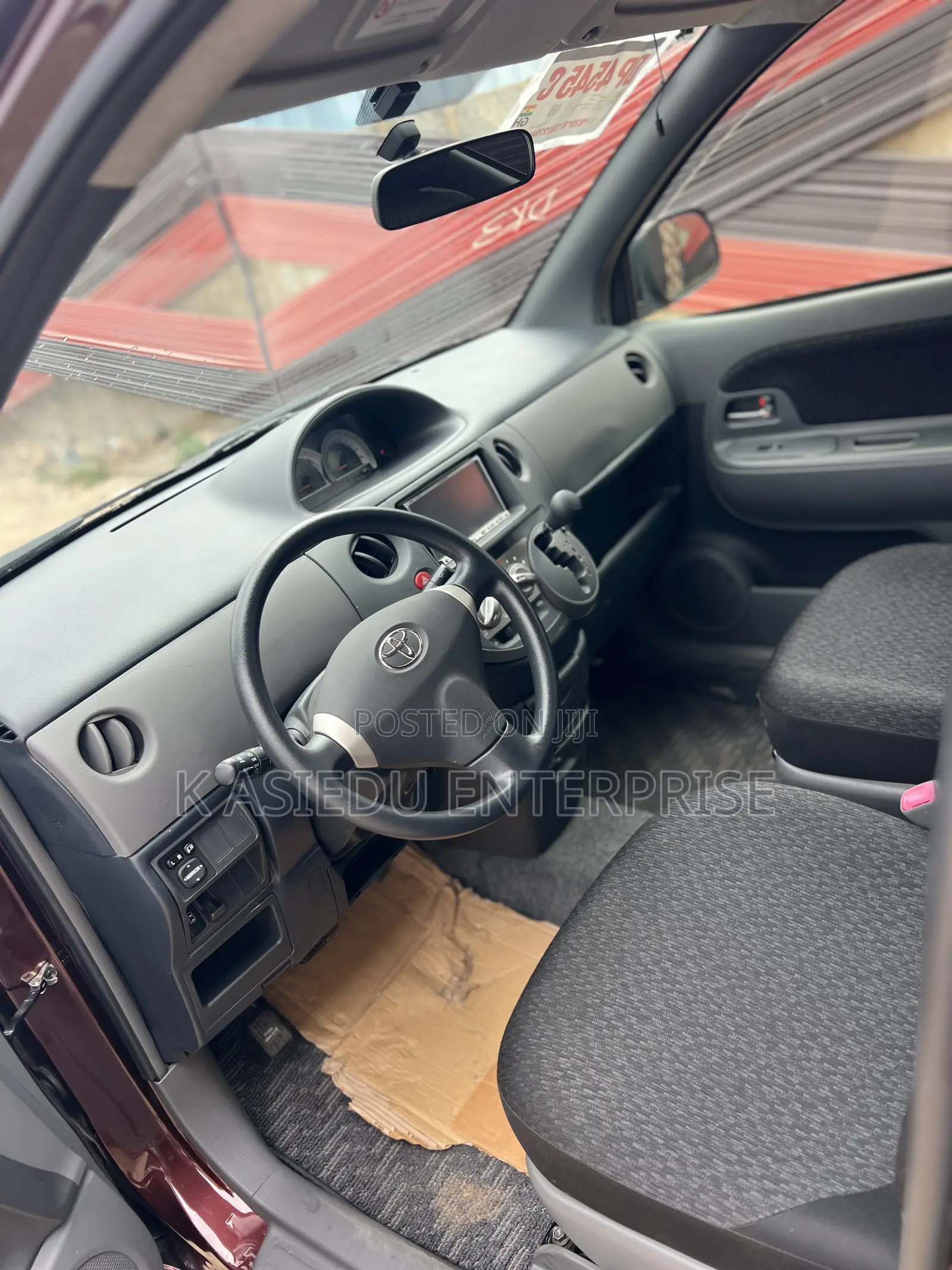 Toyota Sienta 1.5 FWD 2012 Burgundy