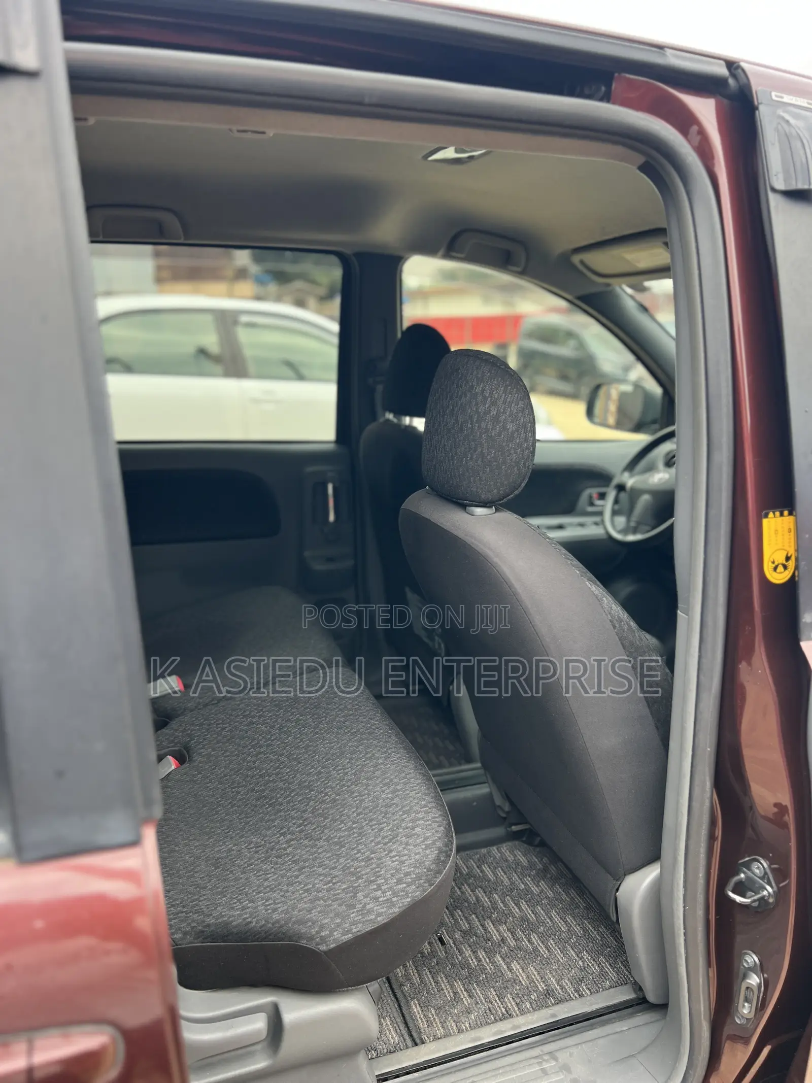 Toyota Sienta 1.5 FWD 2012 Burgundy