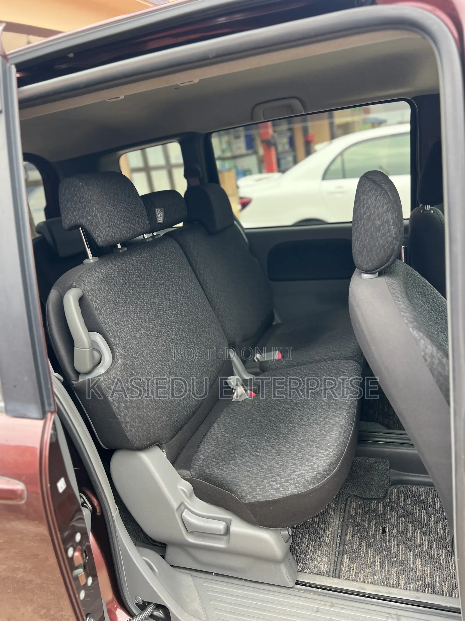 Toyota Sienta 1.5 FWD 2012 Burgundy