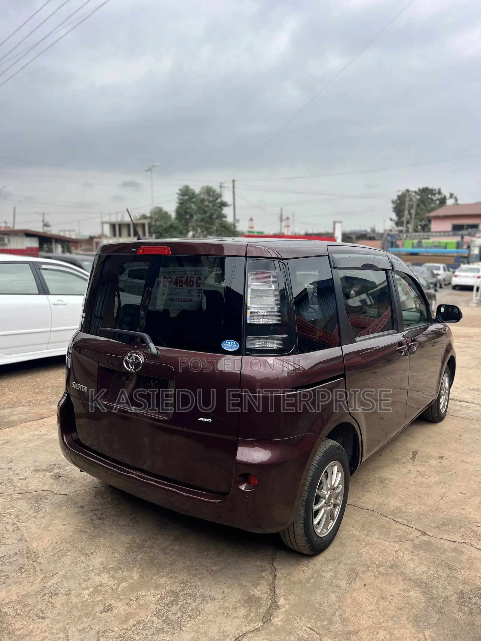 Toyota Sienta 1.5 FWD 2012 Burgundy