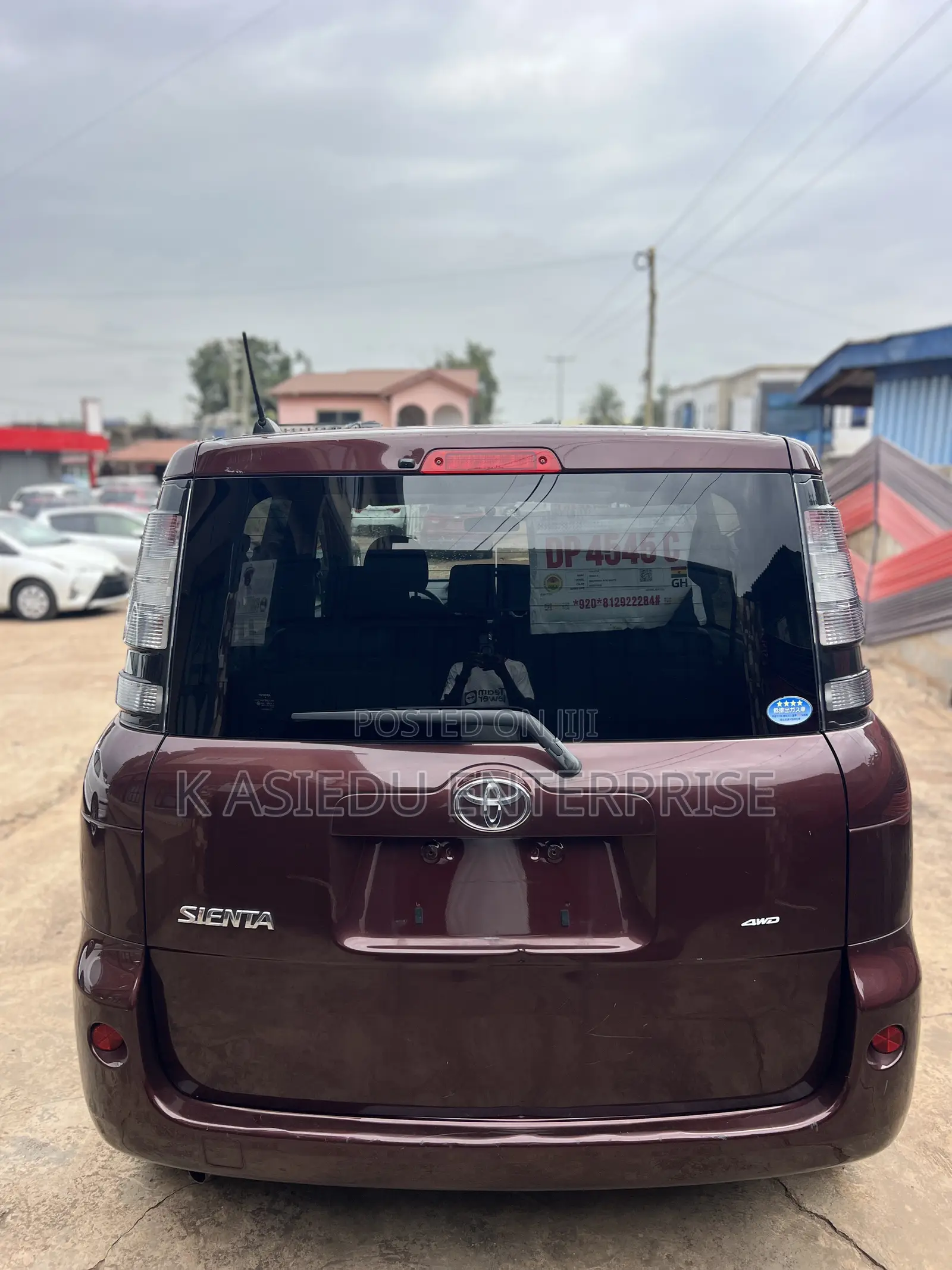 Toyota Sienta 1.5 FWD 2012 Burgundy