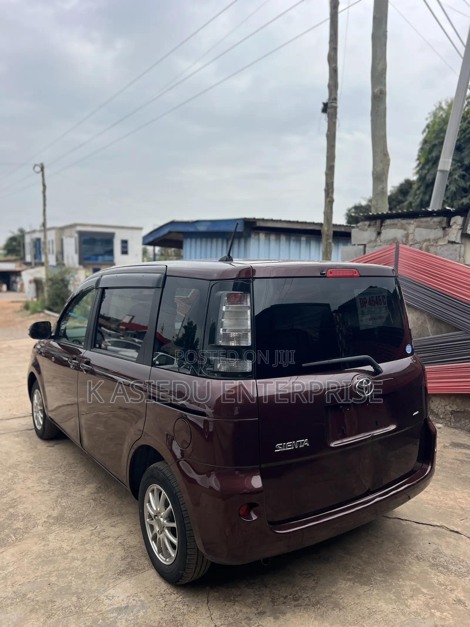 Toyota Sienta 1.5 FWD 2012 Burgundy