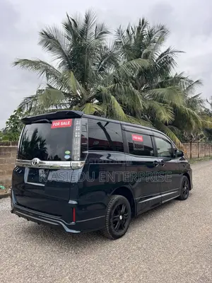 Toyota Voxy X 4WD 7-Seater 2015 Black