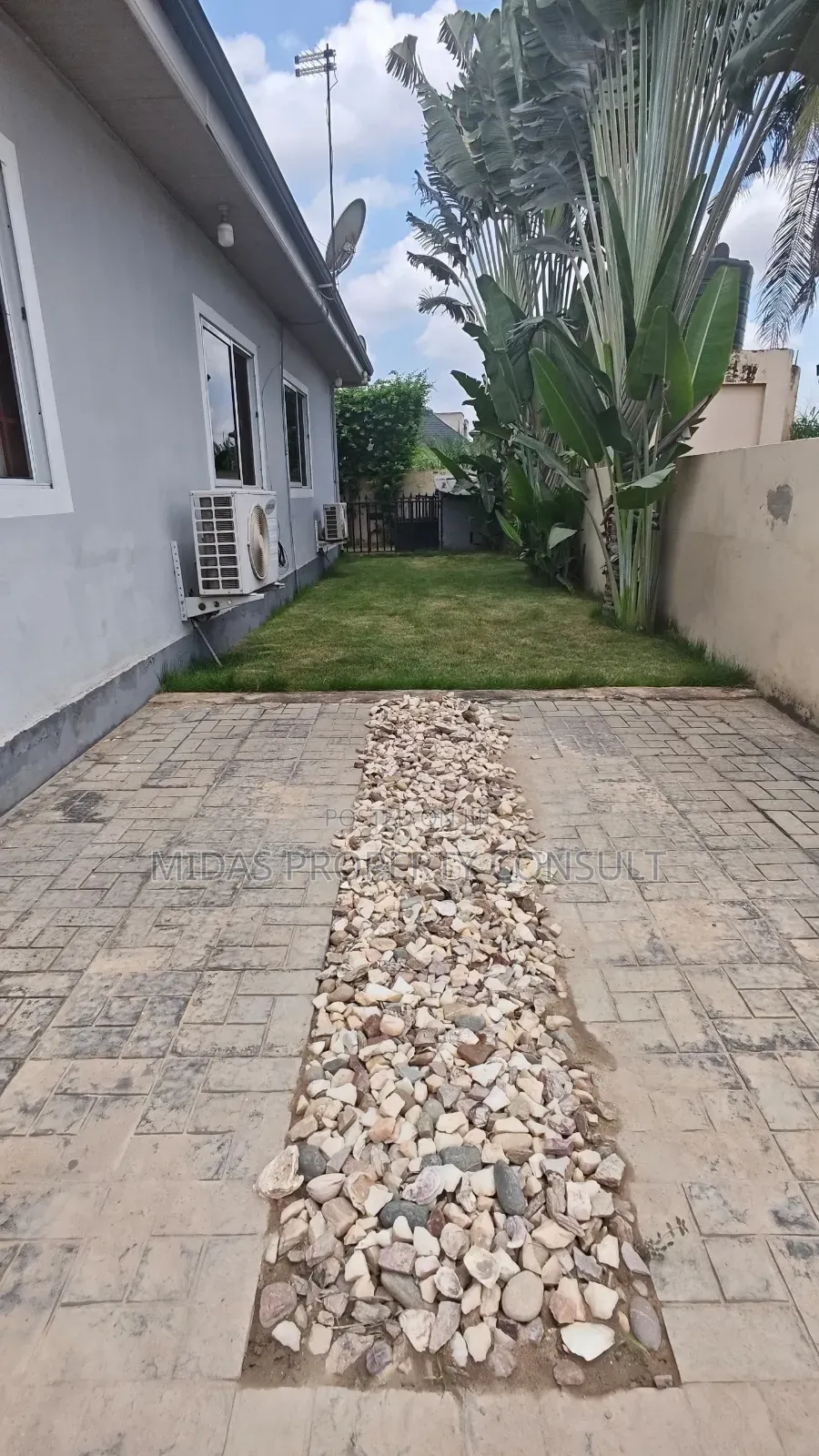 3bdrm House in Satellite, Amasaman for sale