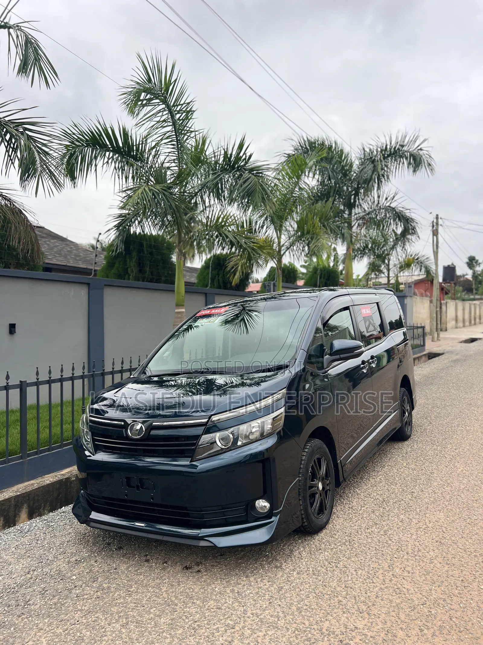 Toyota Voxy X 4WD 7-Seater 2015 Black