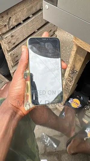 Apple iPhone 11 128 GB Yellow
