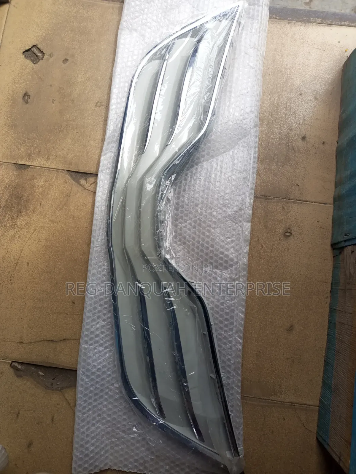 Toyota Camry 2010 Top Grille LE