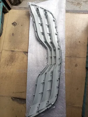 Toyota Camry 2010 Top Grille LE