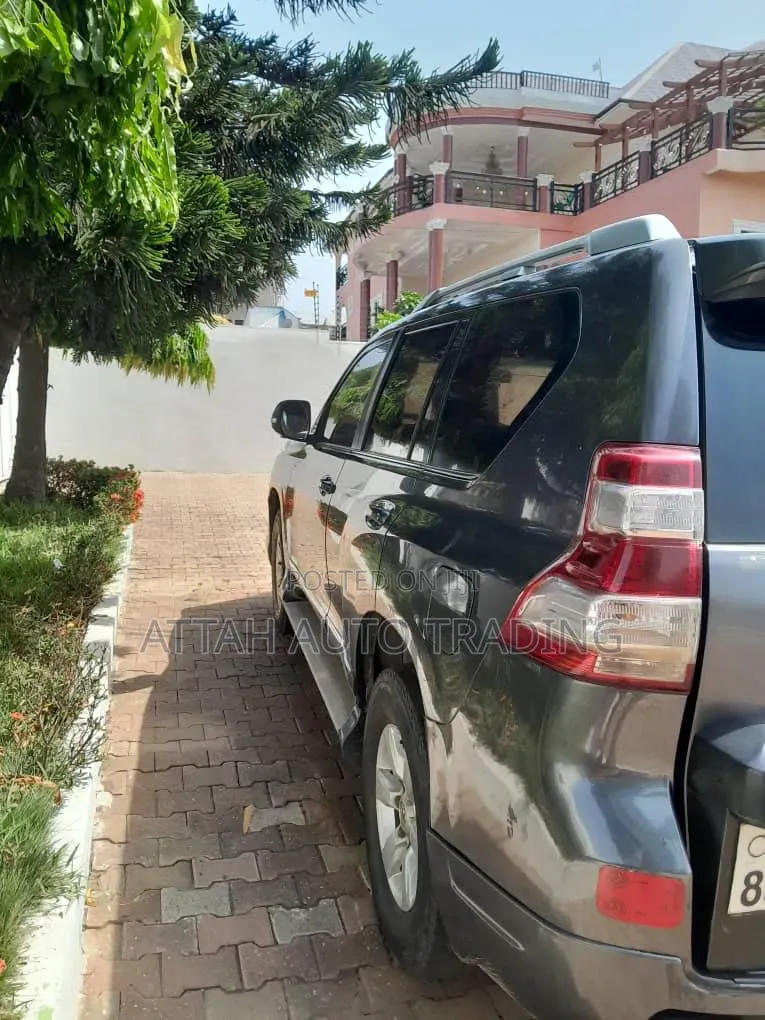 Toyota Land Cruiser Prado 2017 Gray