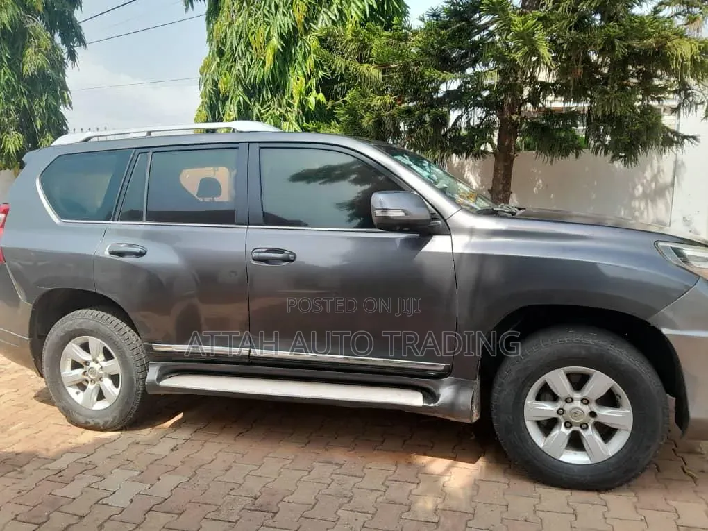 Toyota Land Cruiser Prado 2017 Gray