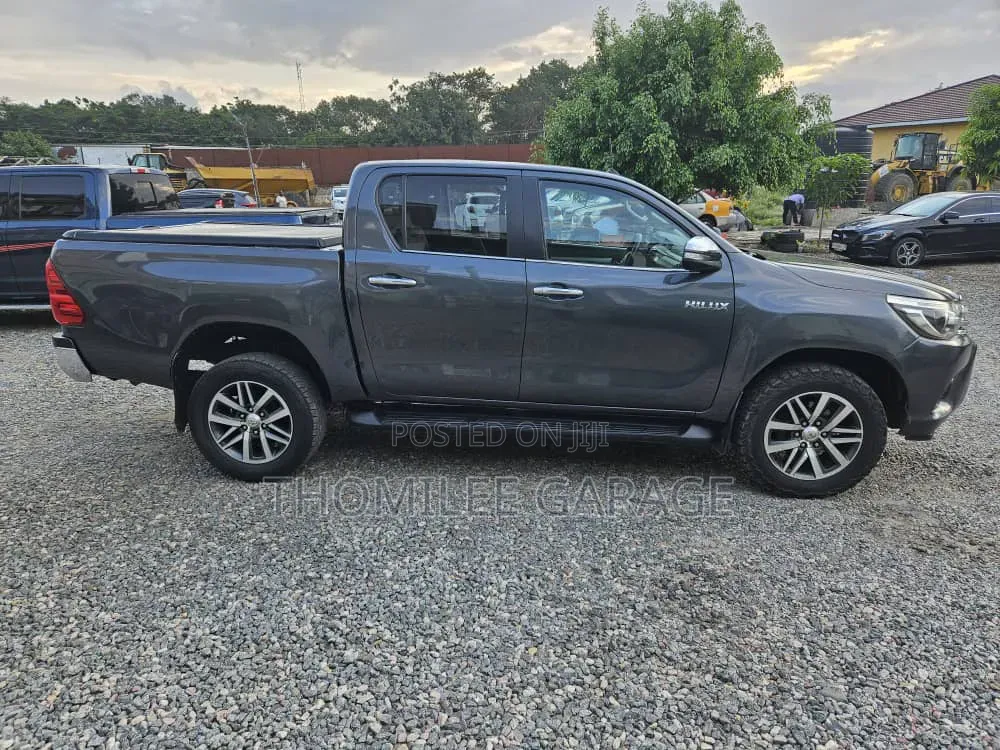 Toyota Hilux 2019 Black
