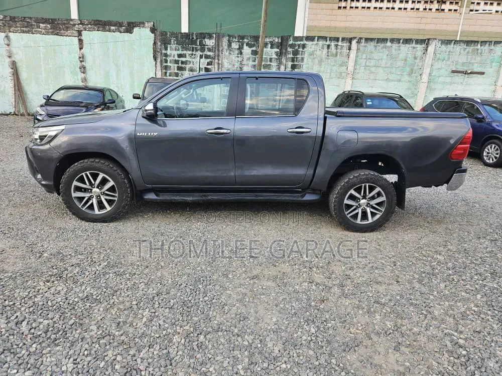Toyota Hilux 2019 Black