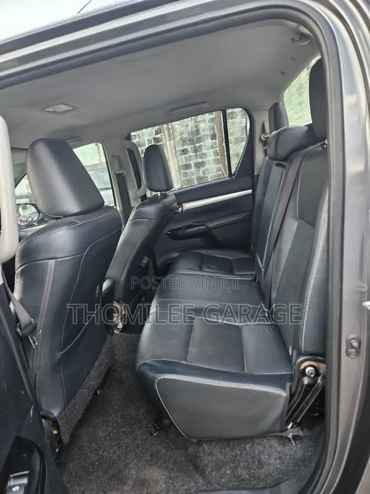 Toyota Hilux 2019 Black