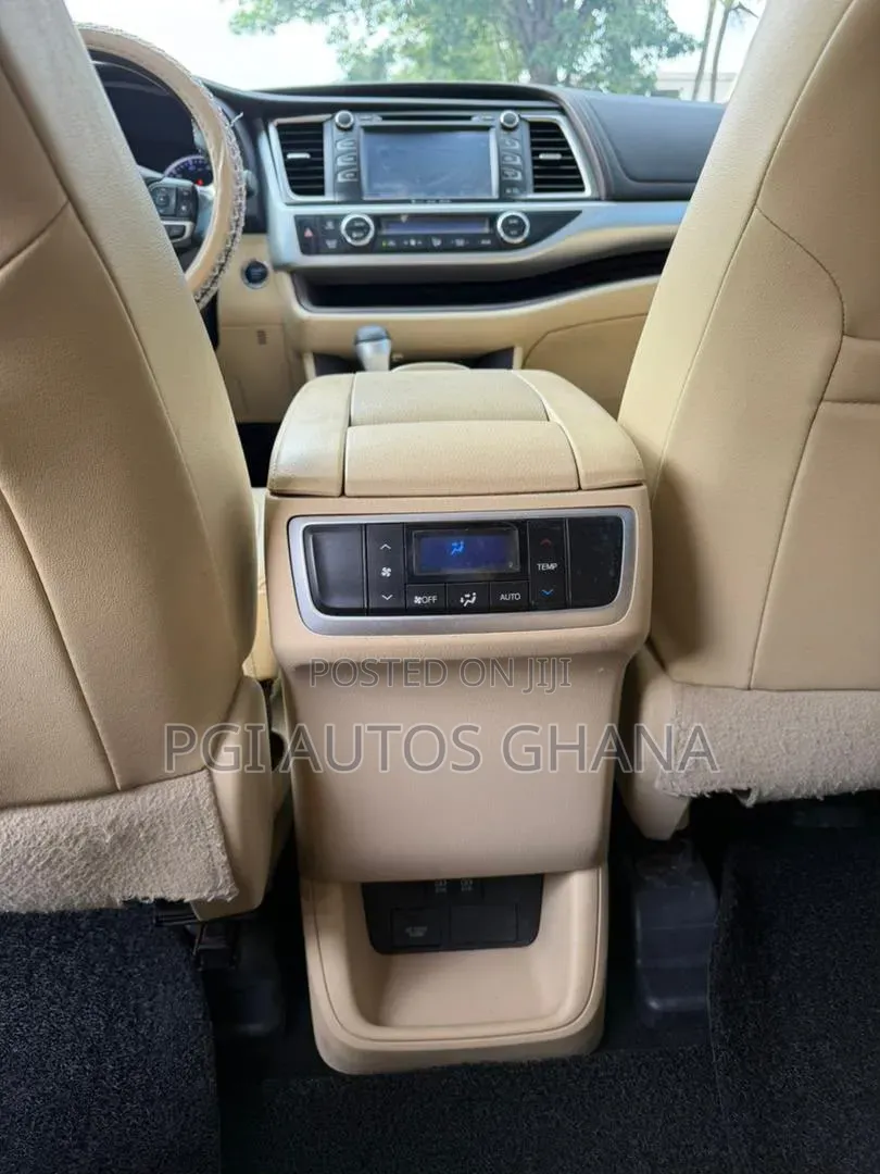 Toyota Highlander XLE 4x4 V6 (3.5L 6cyl 8A) 2018 Burgundy