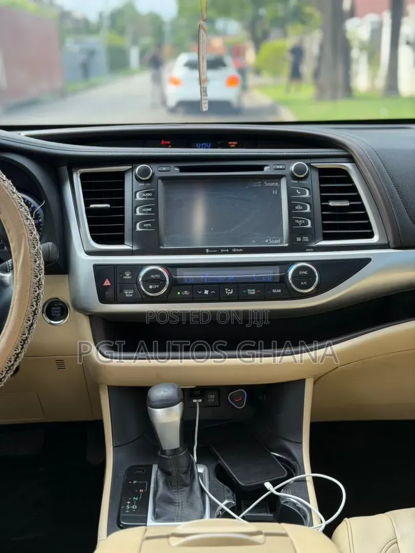 Toyota Highlander XLE 4x4 V6 (3.5L 6cyl 8A) 2018 Burgundy